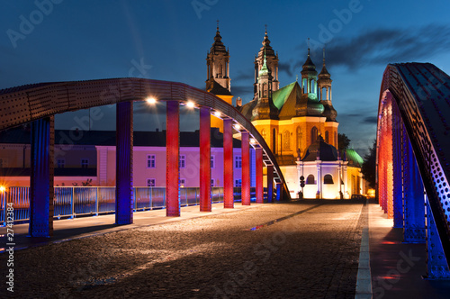 most świętego Jordana w Poznaniu z katedrą w tle