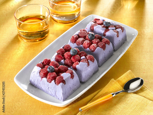 parfait à la myrtille et à la framboise - semifreddo