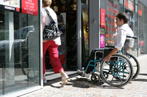 Handicap porte piétonne