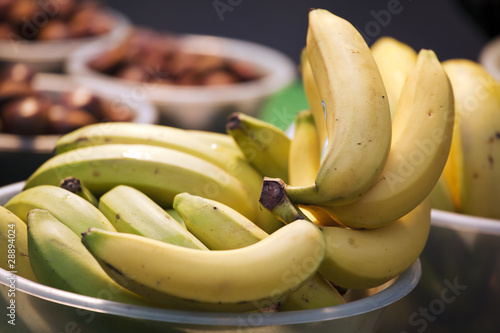 Świeże banany na bazarze