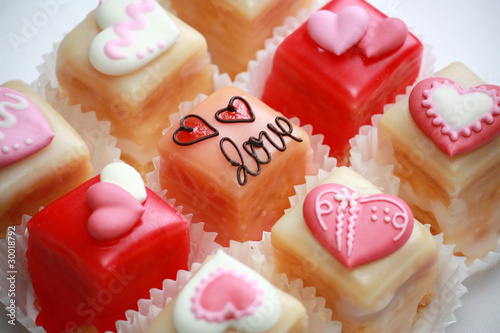 Petit fours Love