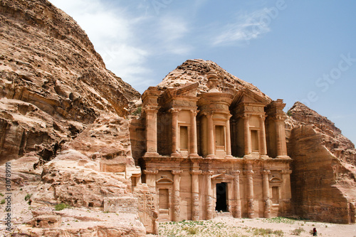 antiker Tempel in der Wüste von Petra, Jordanien