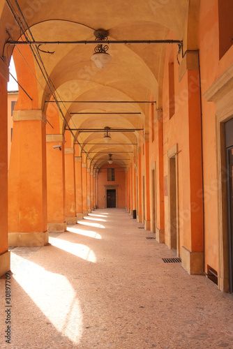 Bologna, portico arancione