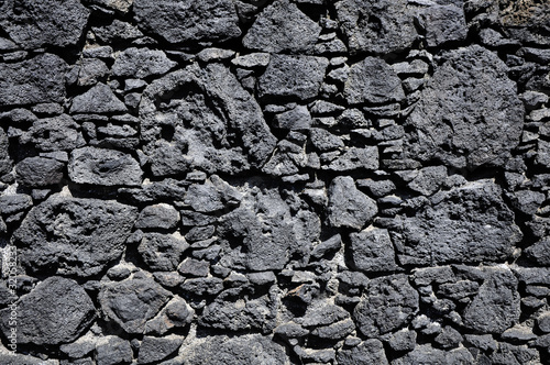 Pared de piedra volcánica