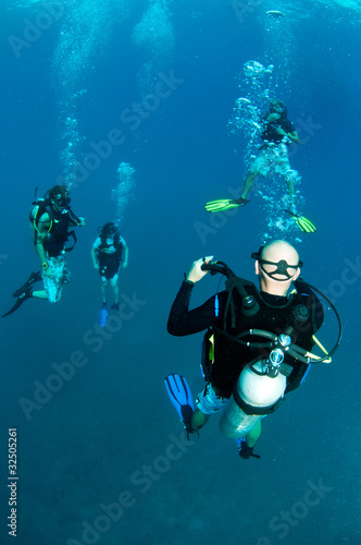 scuba divers decend on a dive site