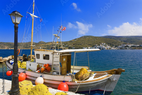 grèce; cyclades; amorgos : port de katapola