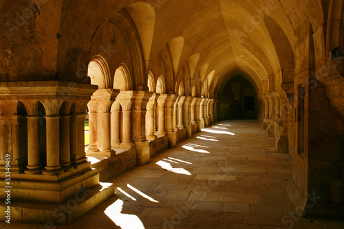 Kreuzgang in Burgund, Frankreich