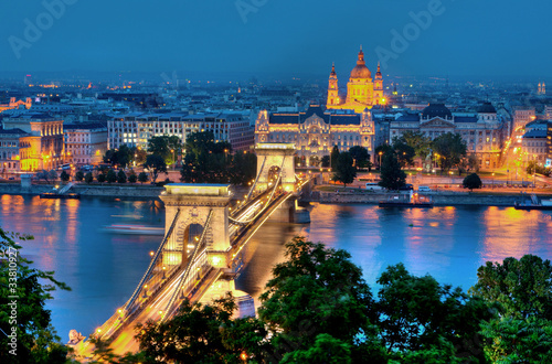 Budapest Kettenbrücke und St. Stephansbasilika