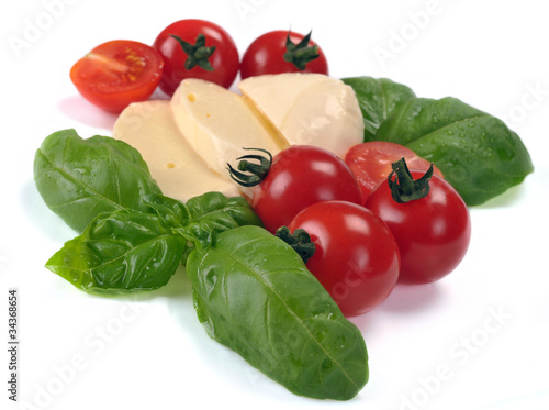 mozzarella cherry tomatoes basil