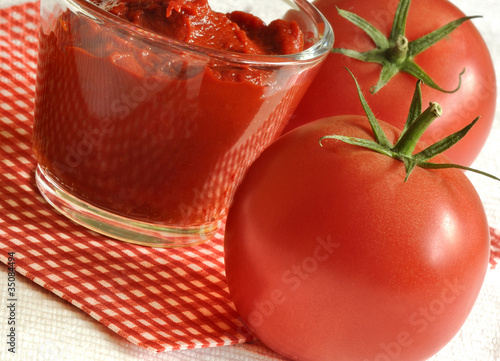 sos pomidorowy ze świeżymi pomidorami
