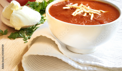 tradycyjna polska zupa pomidorowa