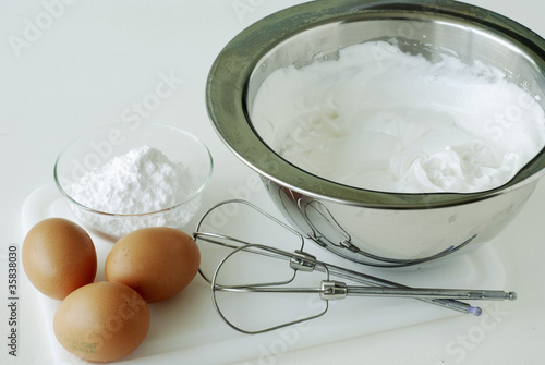 Battre les blancs d'oeufs en neige 