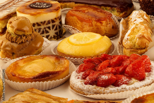 assortiment gâteaux tartelettes