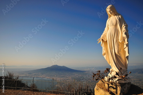 Madonna di San Michele a Monte Faito - Vesuvio sullo sfondo
