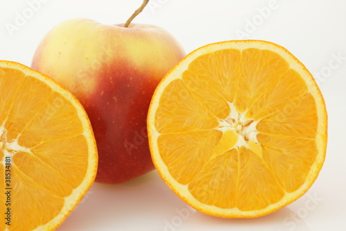 pomarańcze i jabłko