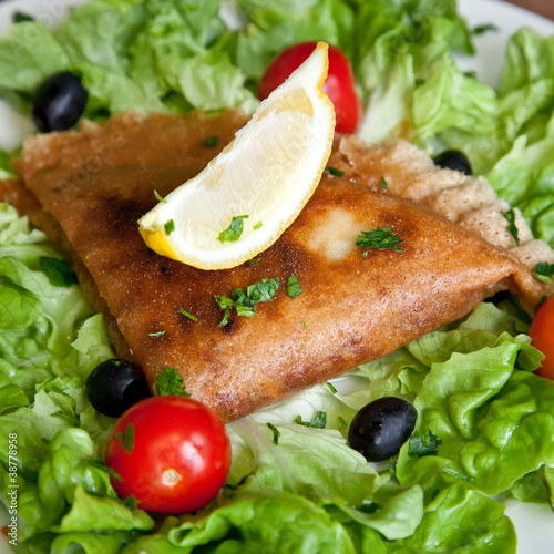 Brick à l'oeuf et au thon (plat tunisien)