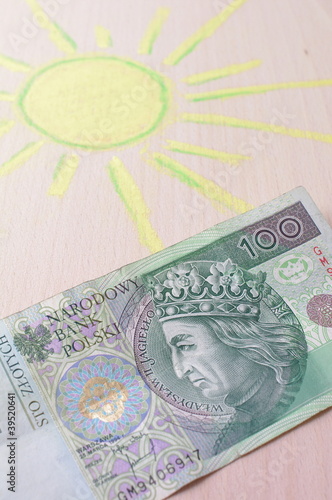 Słońce nad banknotem