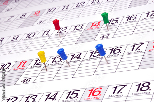 Kalender mit Pins #120304-004