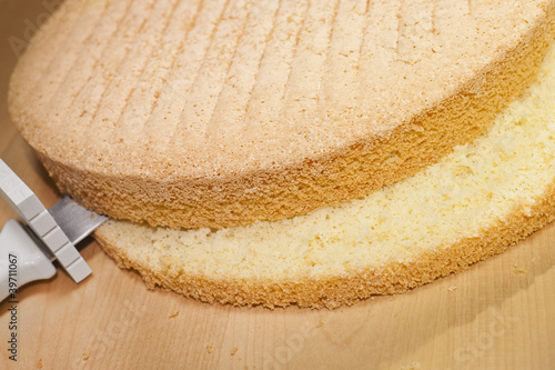 Kuchen backen: Biscuitboden schneiden