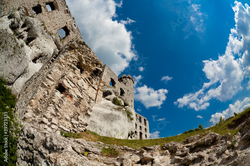 Ogrodzieniec_Podzamcze castle