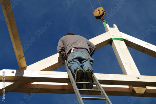 charpentier au travail