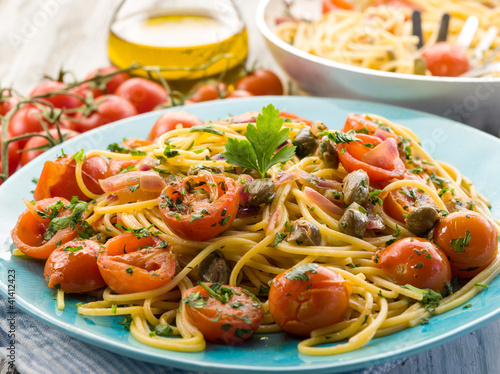 guitar spaghetti with pachino tomatoes and capers