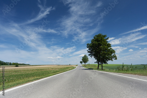 Landstraße in die Ferne