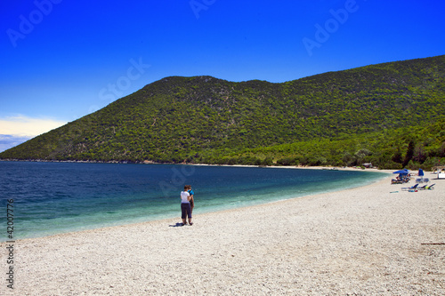 grèce; ioniennes, kefalonia : plage d'antisamos