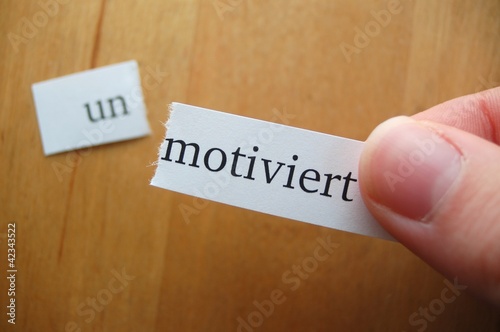 un-motiviert