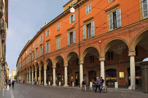 Modena, portici della via Emilia