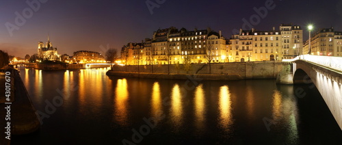Romantic night scene at Paris