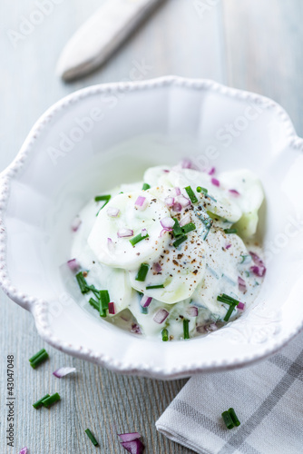 Cucumber with yogurt, chive and onion