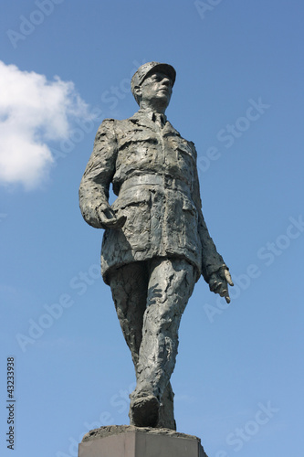 statue du général de gaulle, paris