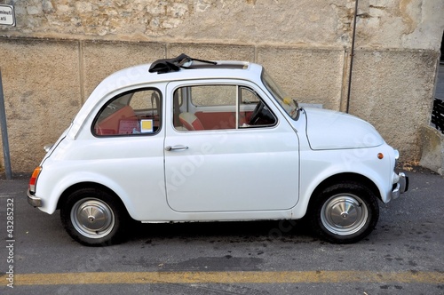 White Fiat 500