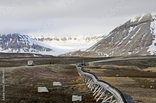 Spitzbergen, überirdische Versorgungsleitungen