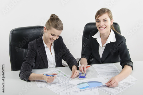 dwie kobiety w czasie pracy