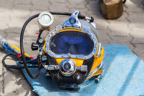 diving helmet for deep divers work