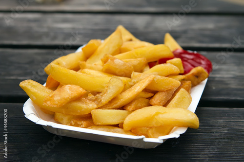 portion of takeaway chips in a white container