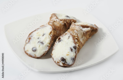 cannoli nel piatto