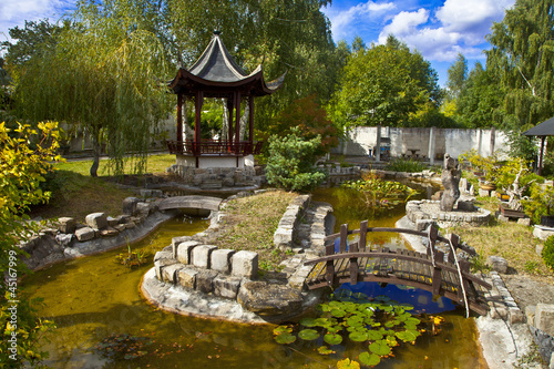 france,yvelines,vallée de chevreuse : jardin chinois Yili, pago