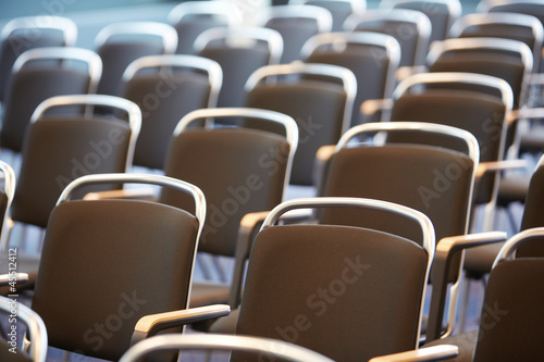 leere Bestuhlung im Kongress-Saal