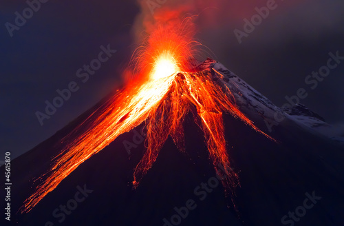 Close up volcano eruption (Tungurahua)