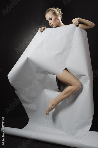  Naked girl in cardboard 