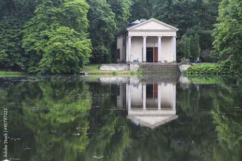 Tempel der Diana im Park von Arkadia bei Nieborow (Polen)