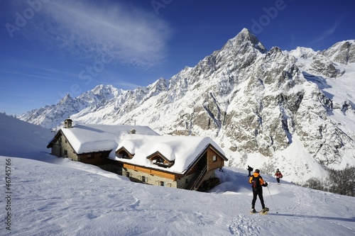 Ciaspole al Rifugio Bonatti Mont Blanc