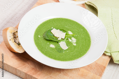 spinach soup with parmesan and crostini