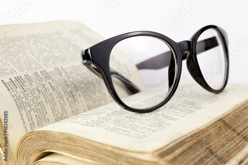 Okulary i słownik