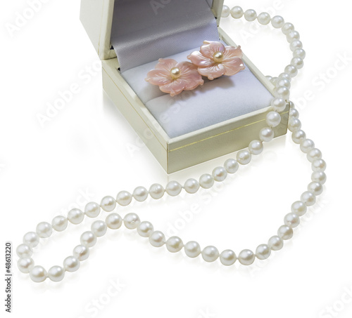 Beautiful pearls necklace with box the luxury gifts