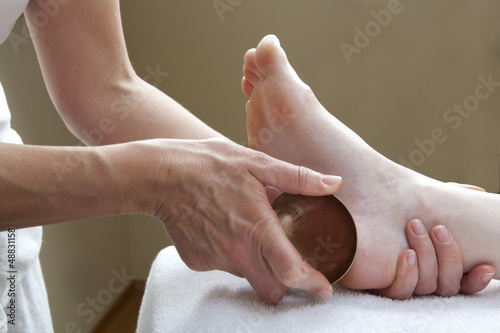 ayurveda massage with kansu bowl 