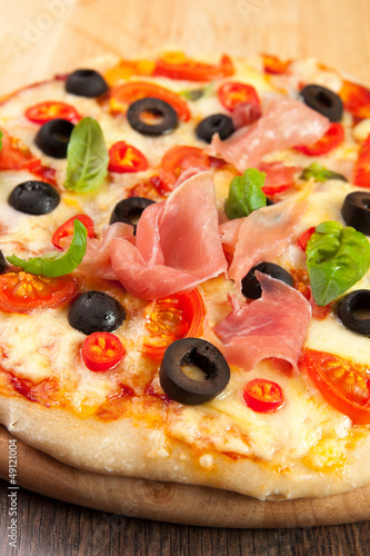 Pizza with ham, pepper and olives